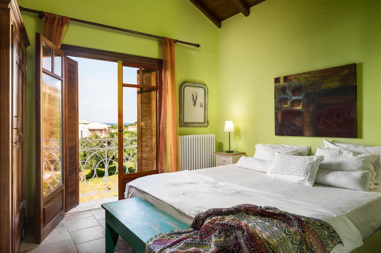 Beachfront Villa Meliti Agios Matthaios  Exterior photo