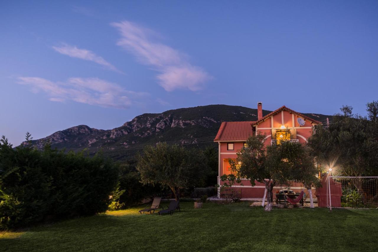 Beachfront Villa Meliti Agios Matthaios  Exterior photo